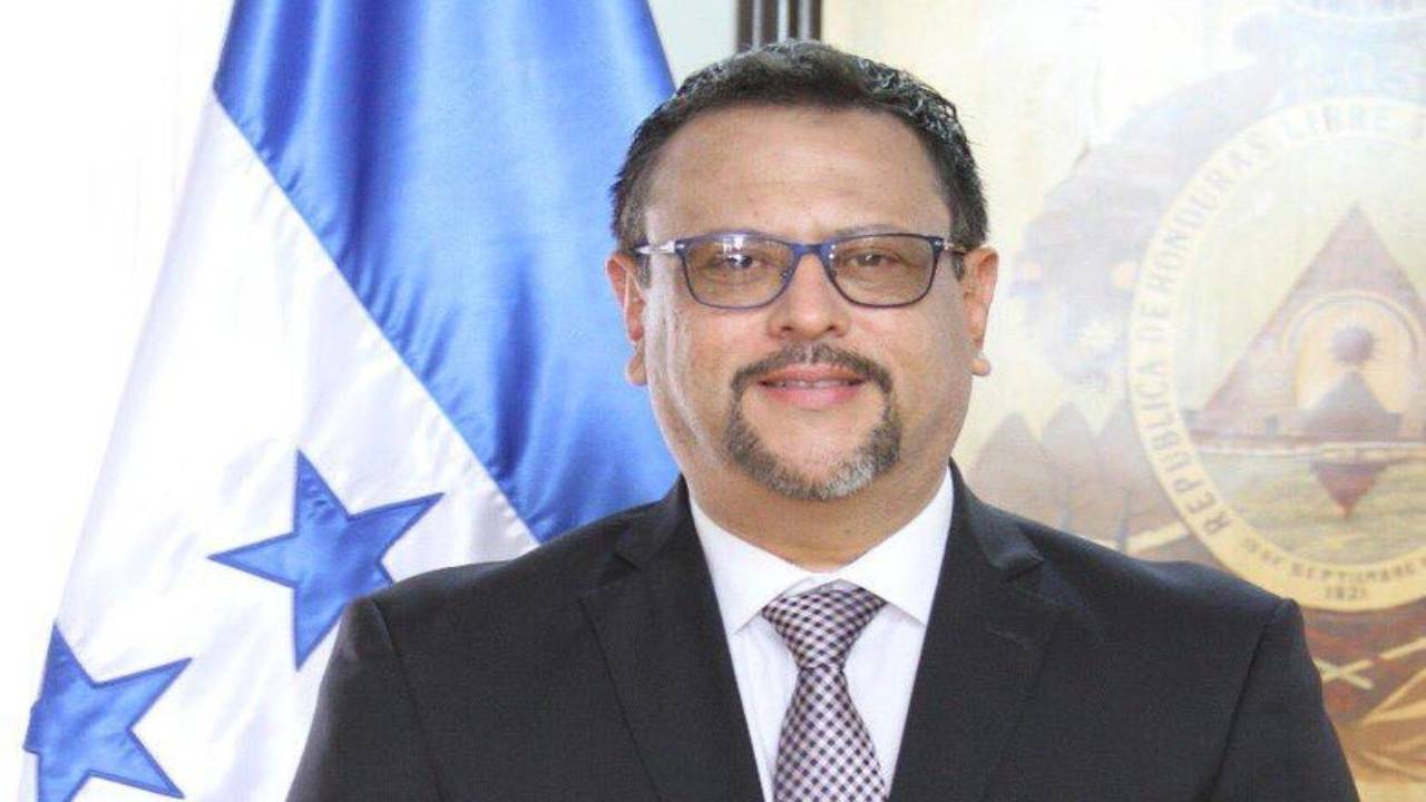 Arnaldo Bueso asegura que Educación no ejecutó fondos del Pani para merienda escolar