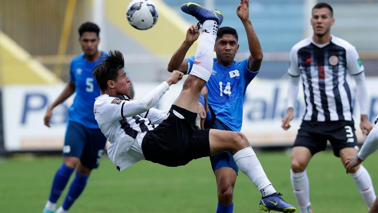 Costa Rica vence a El Salvador 1-2 en eliminatorias rumbo a Qatar 2022