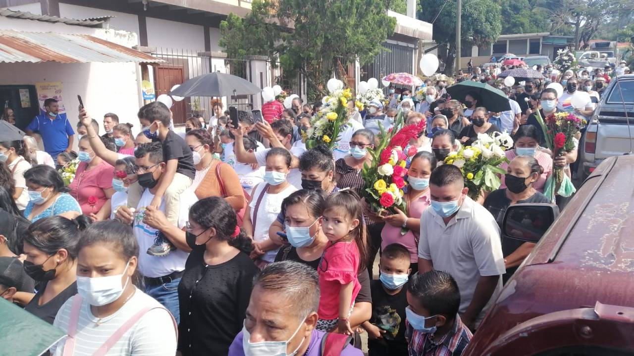 Dan último adiós al padre Enrique Vásquez en su natal Santa Cruz de Yojoa