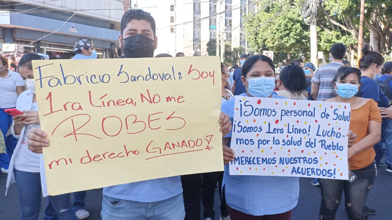 Editorial HRN: La crisis en salud y espectáculos circenses