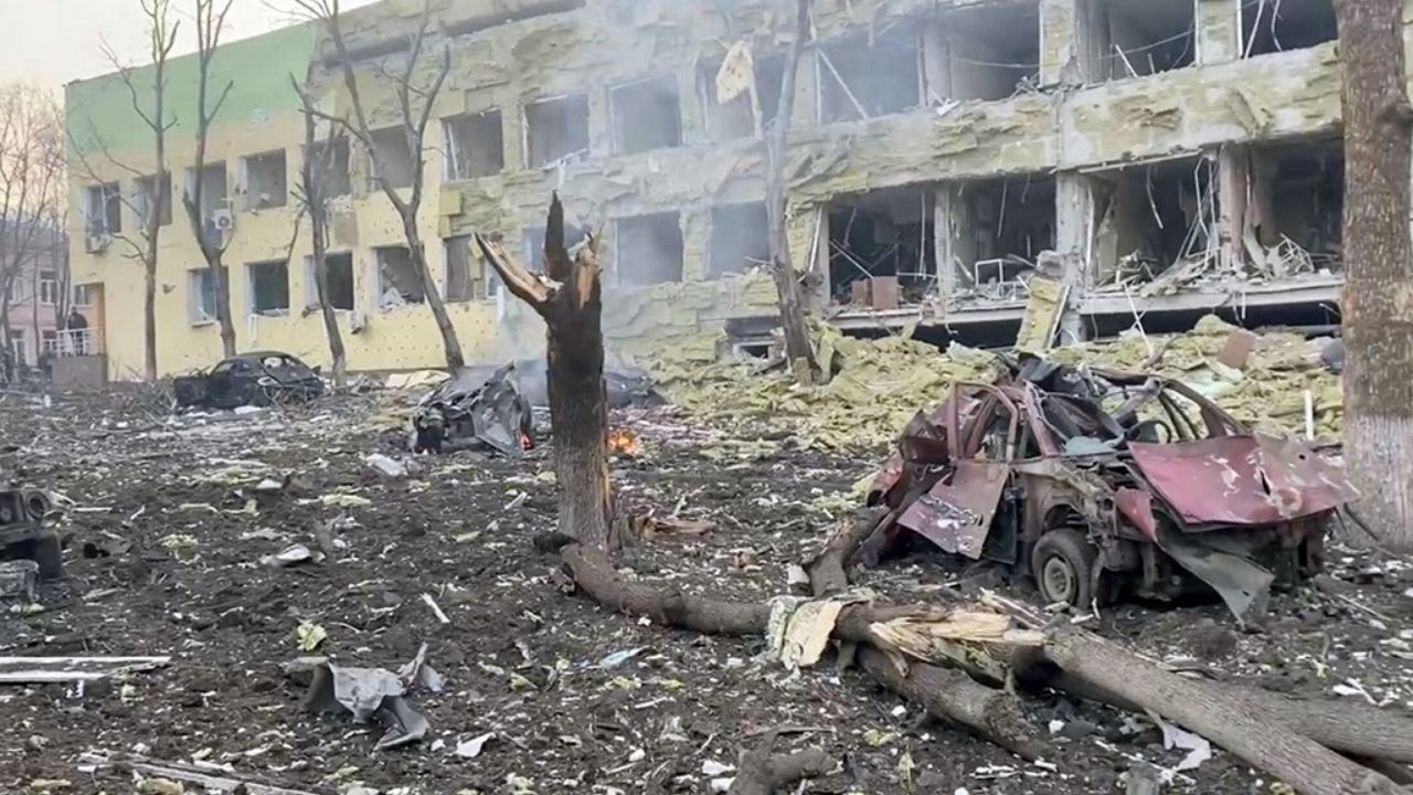 Soldados rusos bombardearon un hospital infantil en Ucrania