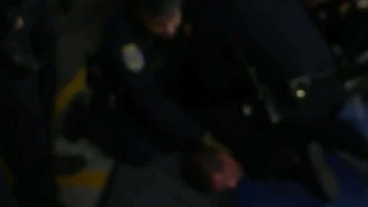 Difunden perturbador vídeo de latino muerto a manos de policías en EE. UU., caso similar al de George Floyd