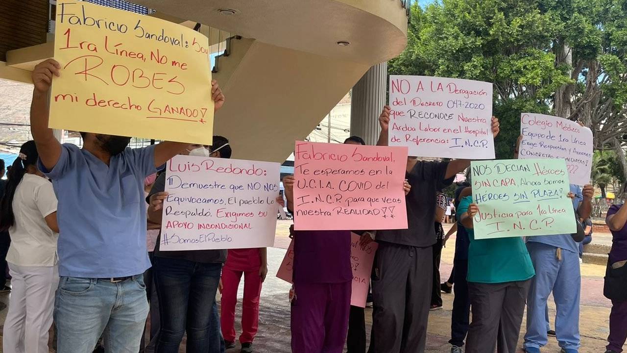 Personal de salud protesta en Honduras por pretensión de eliminar decreto sobre permanencia laboral
