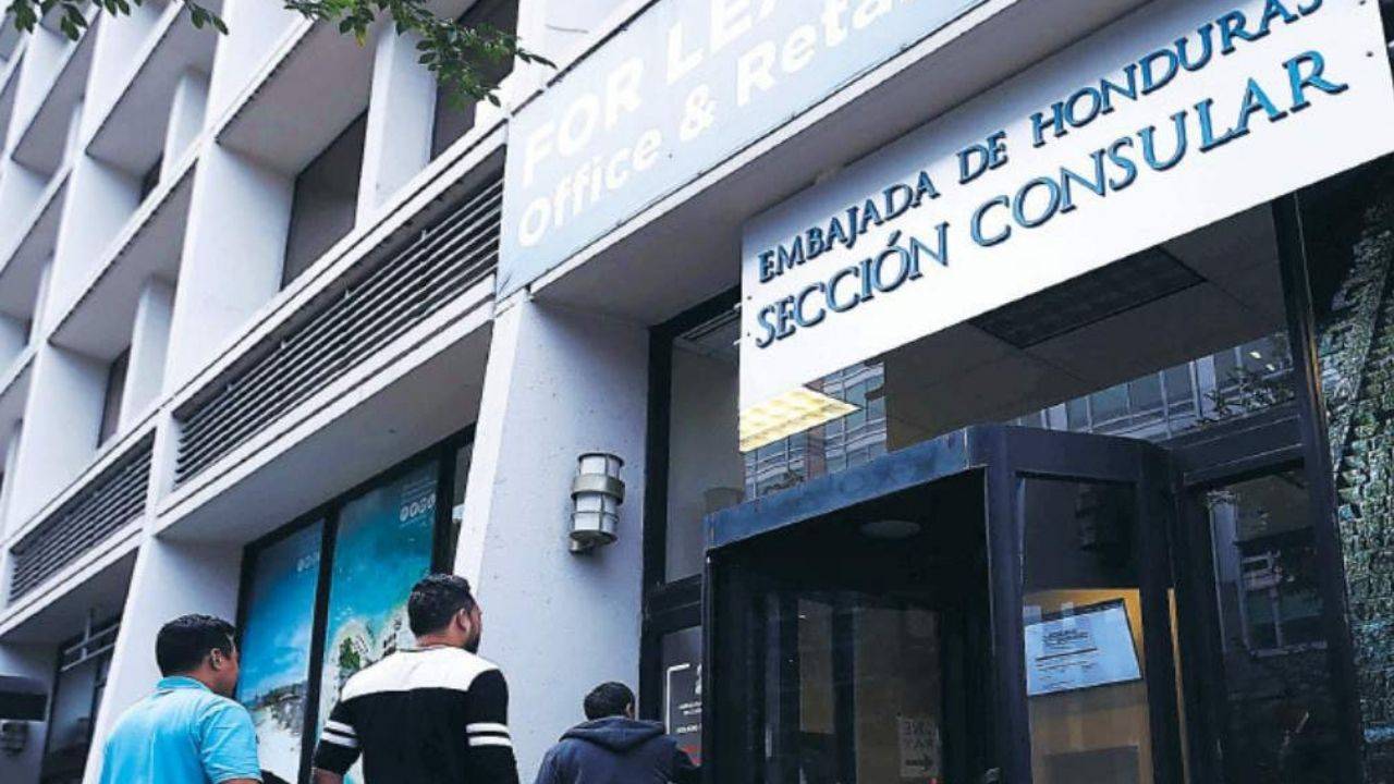 Editorial HRN: Burocracia, corrupción y servicio exterior