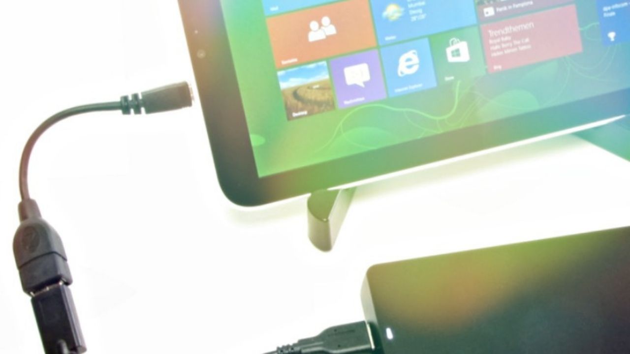 Muere niña al recibir una descarga eléctrica cuando cargaba una tablet en El Porvenir