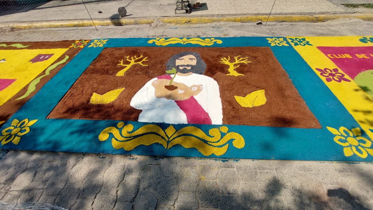 Semana Santa: coloridas alfombras de aserrín adornan las calles de Trinidad, Santa Bárbara