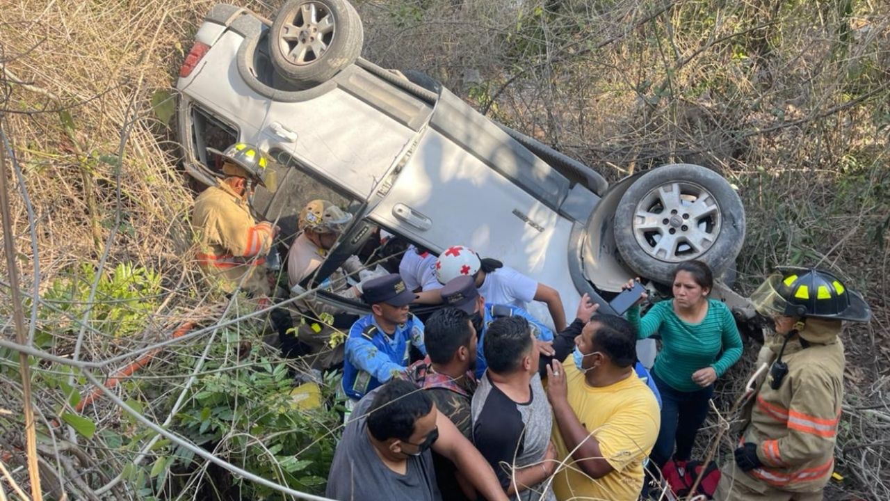 Dos muertos deja accidente entre camioneta y motocicleta en la carretera CA-5, en Comayagua
