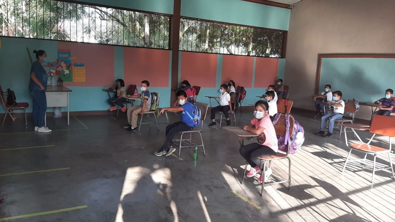 A medio vapor regresan a clases presenciales estudiantes de escuelas públicas en Honduras