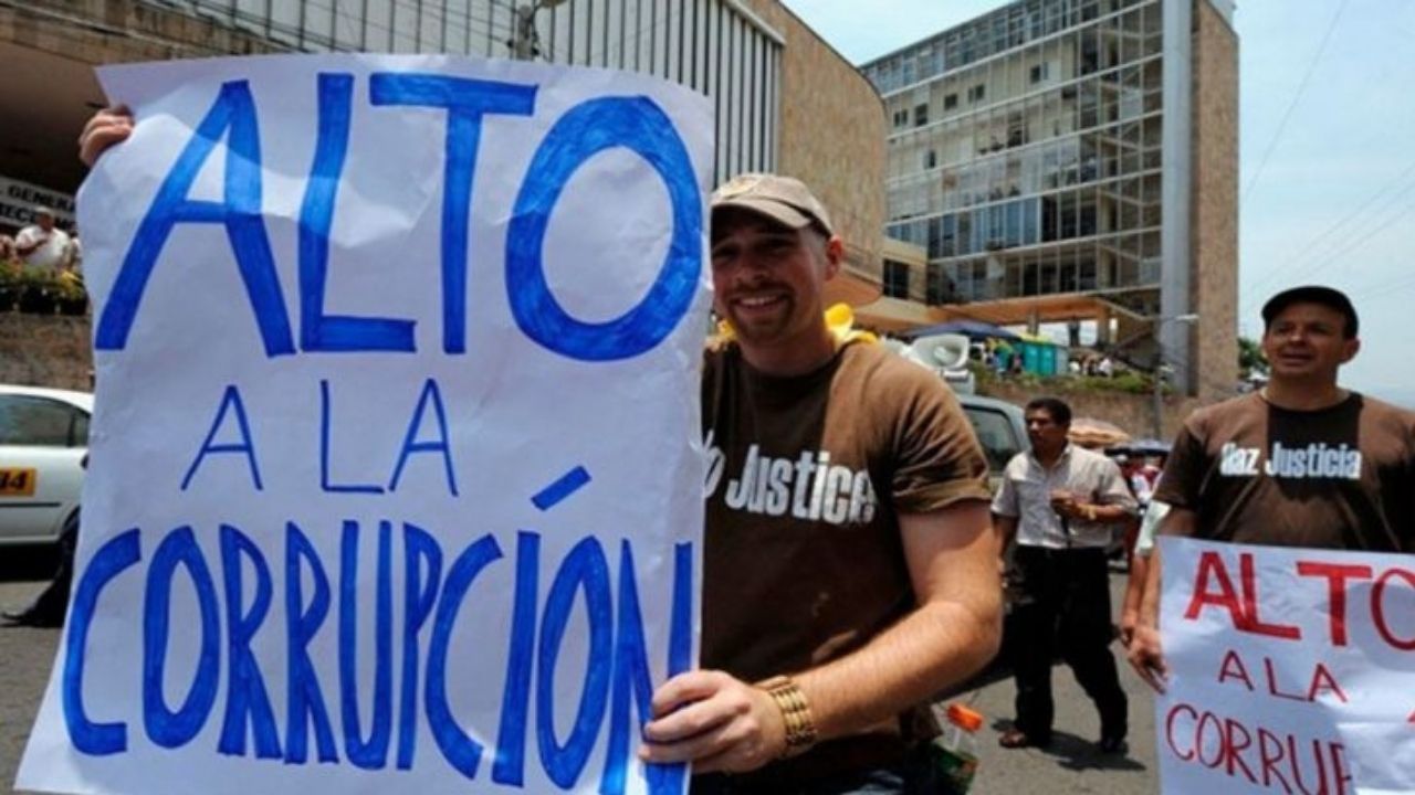 La tercera parte de los fondos robados en el área se la llevan los corruptos hondureños