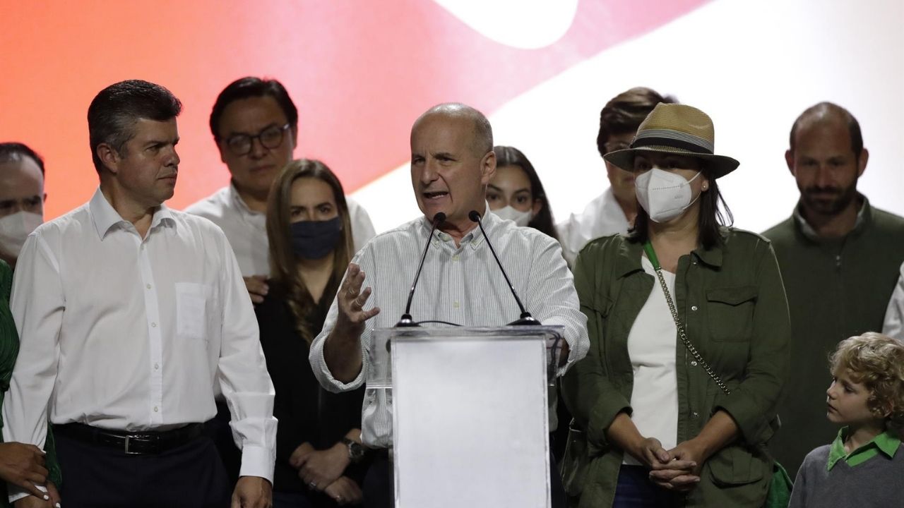 Figueres acepta la derrota y promete ayudar a 'rescatar Costa Rica'