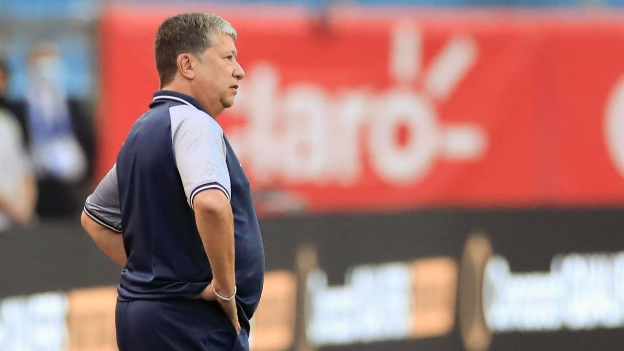 El colombiano Hernán "Bolillo" Gómez abandona el banquillo de la selección de Honduras