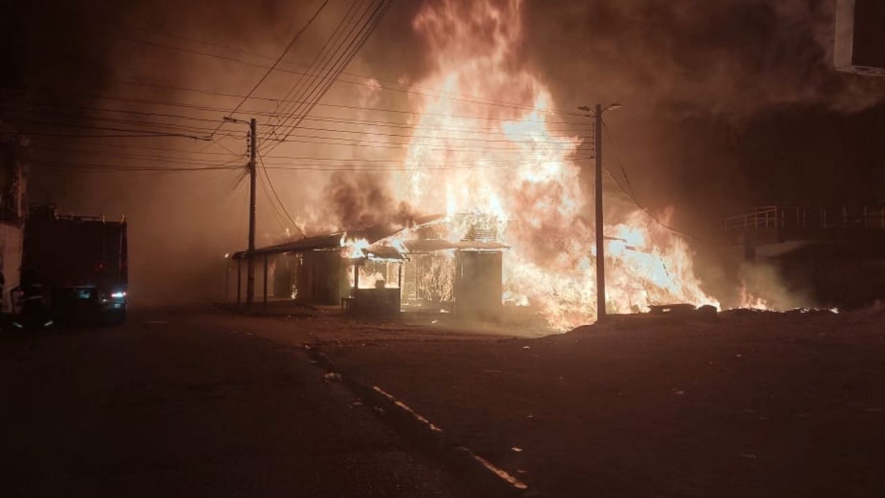 Provocaron el incendio que consumió más de 40 puestos en Comayagüela, según Bomberos