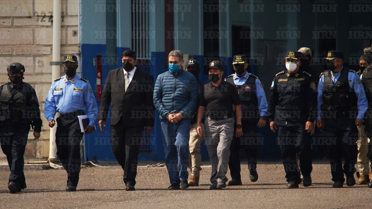 Expresidente JOH ya enfrenta la justicia de EE. UU.; sostiene que es inocente