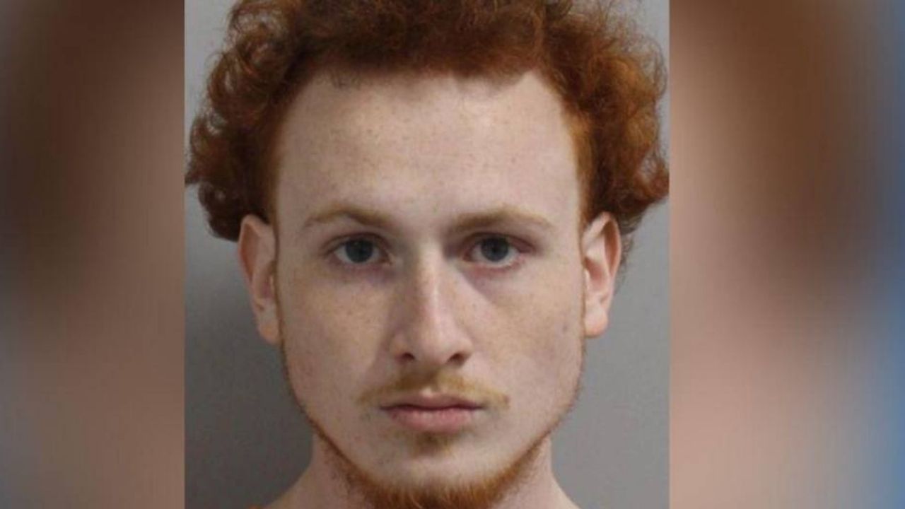 Por pedirle que dejara de fumar en su casa, joven mató a su madre