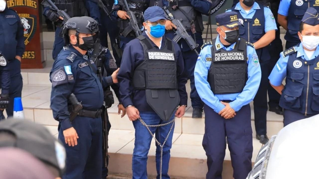 Expresidente Juan Orlando Hernández no será extraditado este miércoles, pese a despliegue policial en los Cobras