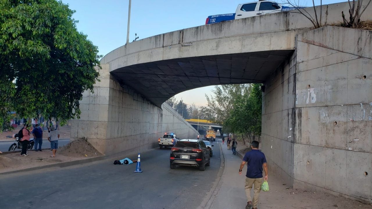 Misteriosa muerte de motociclista en Tegucigalpa: la moto quedó sobre un puente y él abajo