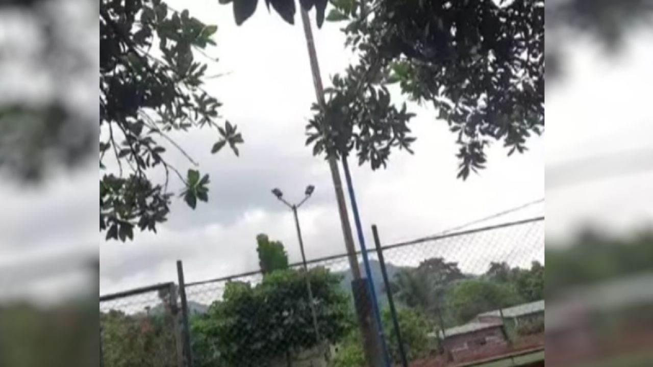 Impactante vídeo de decenas de niños atrapados en medio de una balacera