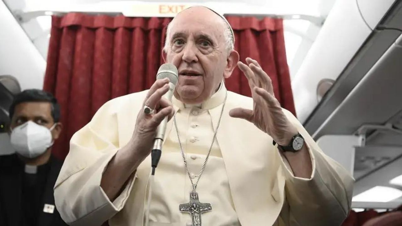 Papa Francisco: 'Mi pierna no está bien, el médico me ha pedido que no camine'