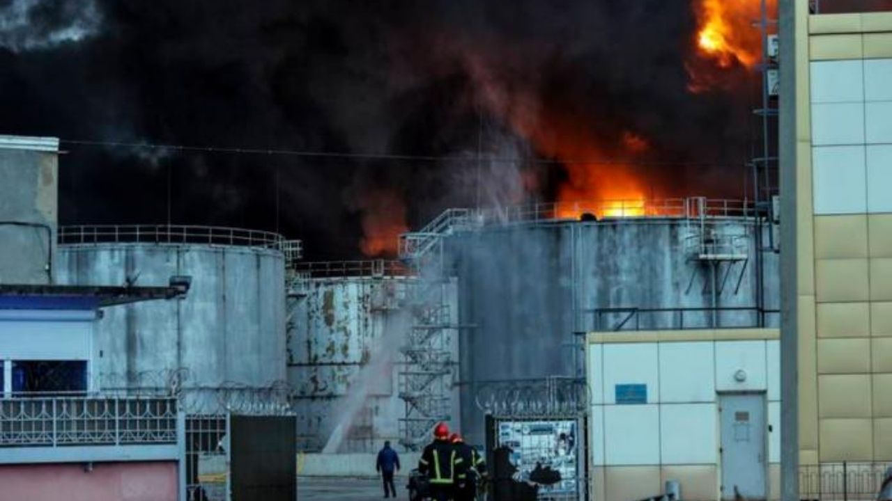 Ucrania confirma la destrucción de su mayor refinería por el ejército ruso