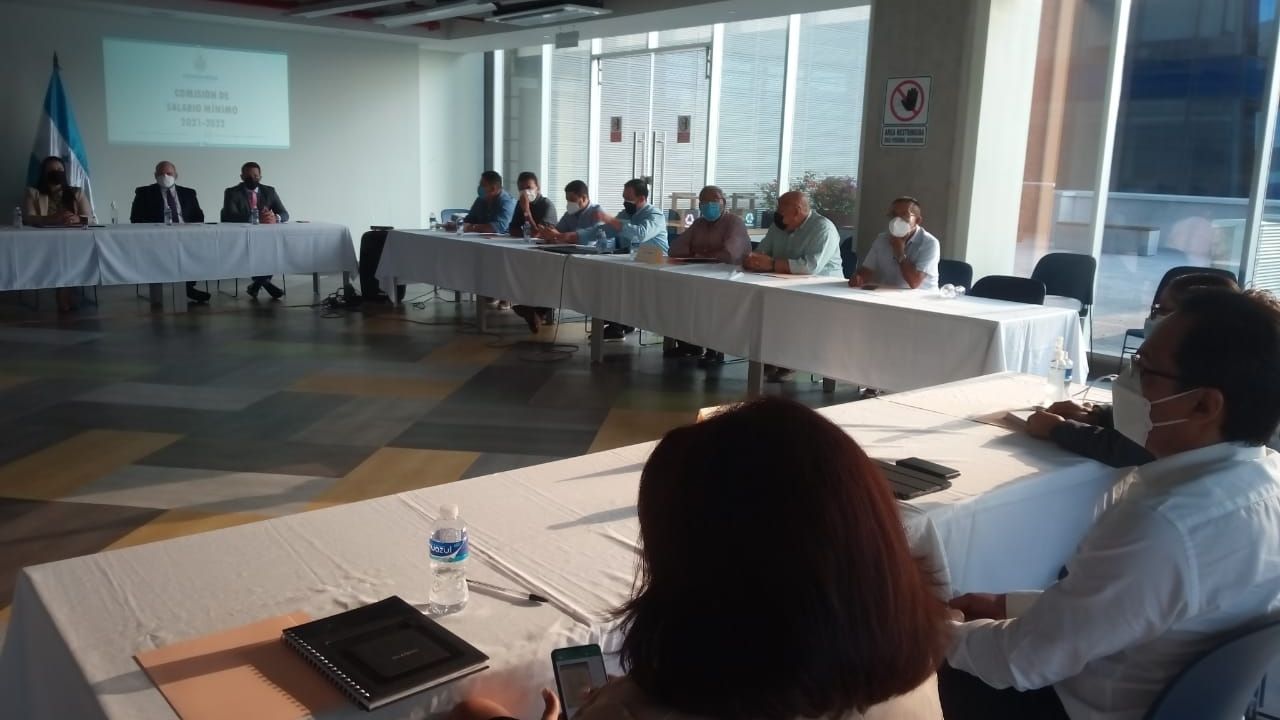 Fijan el nuevo aumento al salario mínimo en Honduras, así queda la tabla de valores