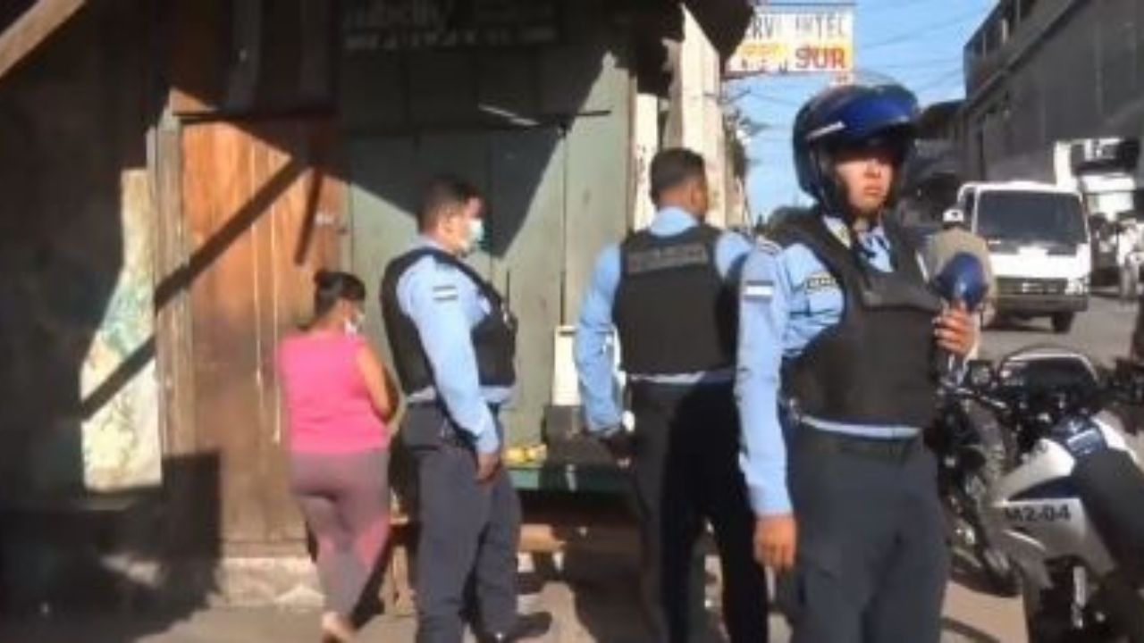 Hallan muerta a hondureña dentro de una cuartería, deja un hijo de 8 años pidiendo en la calle