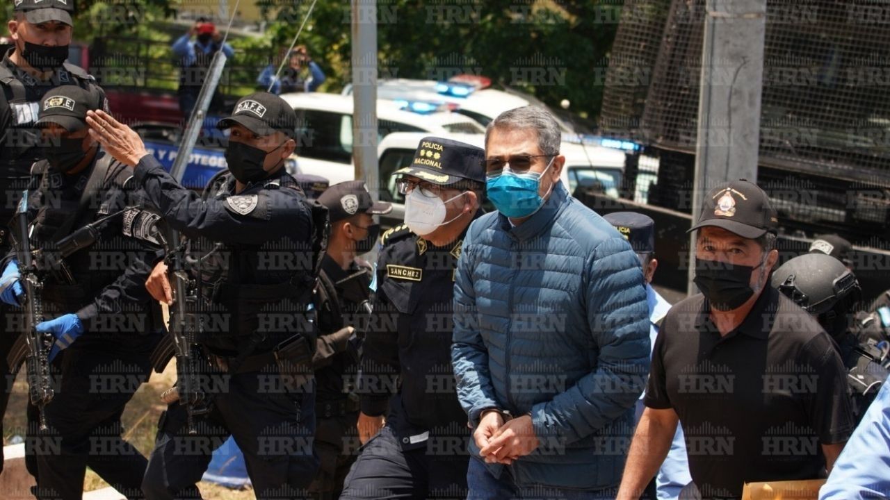 Así fue el traslado de JOH hacia la base aérea Hernán Acosta Mejía previo a abordar avión de la DEA