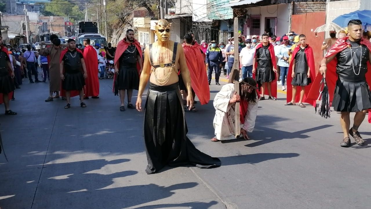 Imágenes: Así se desarrolla el Santo Viacrucis en Honduras