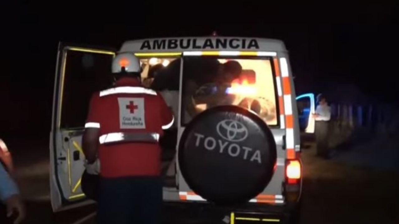 Dos hermanos y un primo mueren tras colisión entre motocicleta y camión en la salida a Danlí