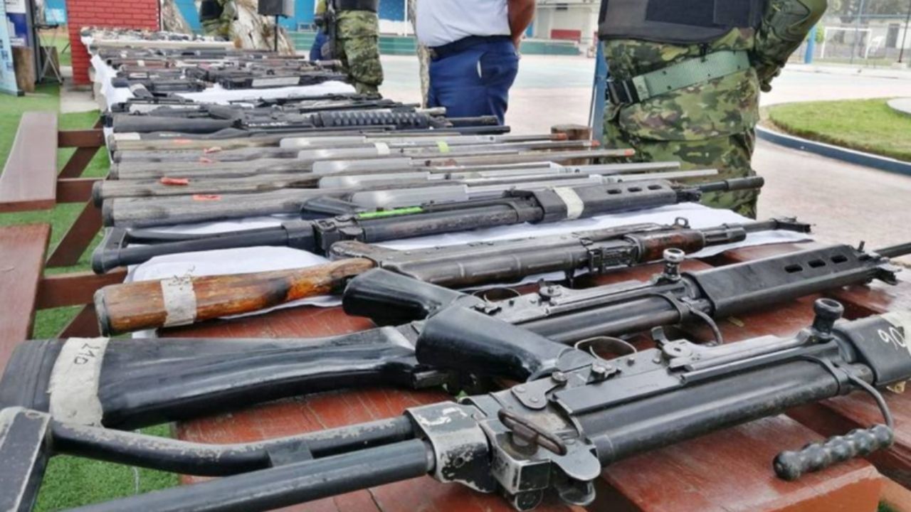 Ecuador investiga el hurto de 150 armas de fuego de una instalación policial