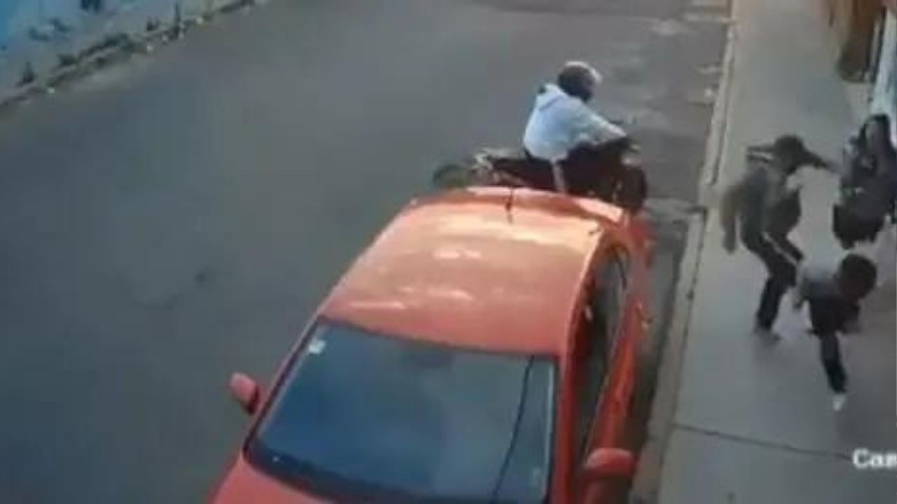 Novio abandonó a su pareja durante asalto; salió corriendo y la dejó sola