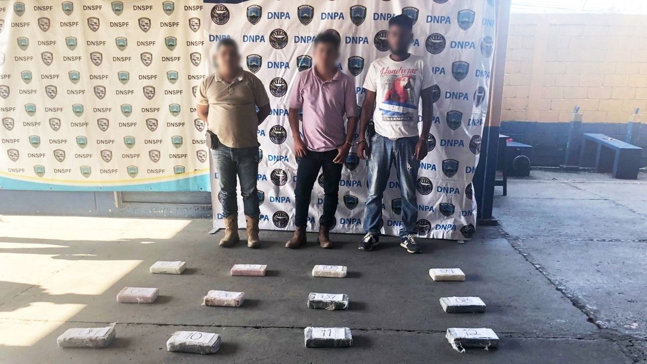 Ordenan prisión preventiva a sujetos que intentaban trasladar droga hacia Guatemala