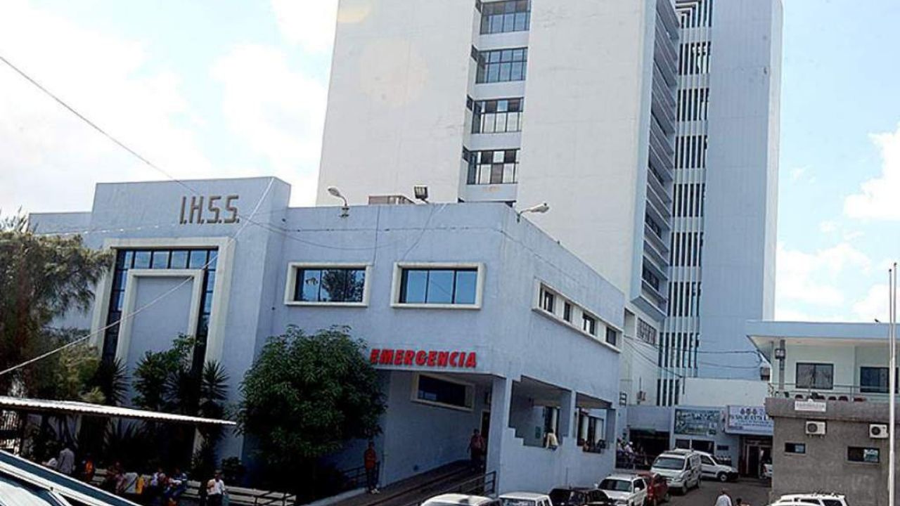 Hondureña muere tras lanzarse del octavo piso del IHSS en Comayagüela