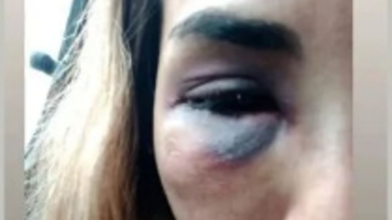 'Me apuntó con mi arma, riéndose': una policía relata  calvario a manos de su pareja