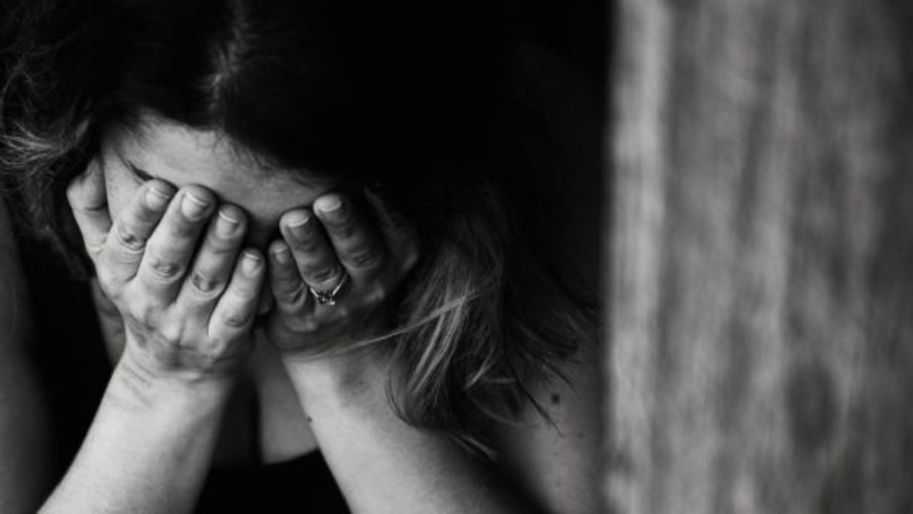 Madre asesinó a sus 4 hijos; intentó suicidarse después de envenenarlos
