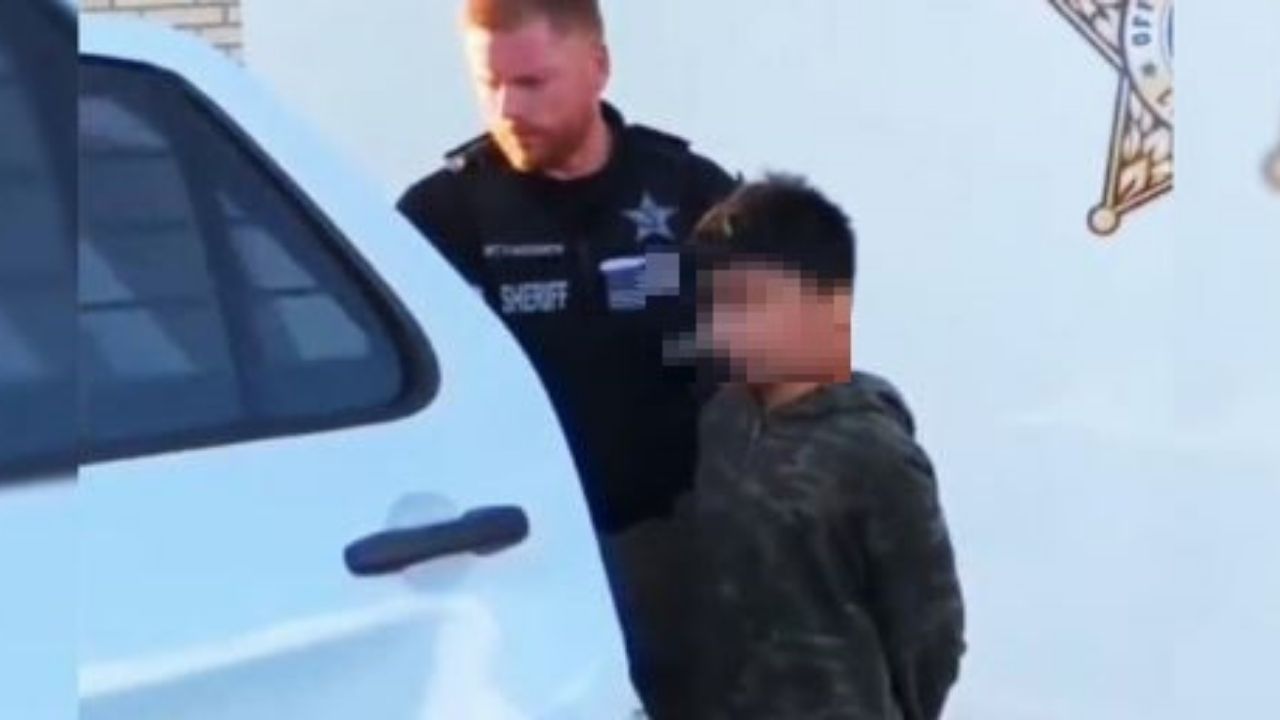 Arrestan a niño de 10 años que amenazó con tiroteo masivo en escuela de Estados Unidos