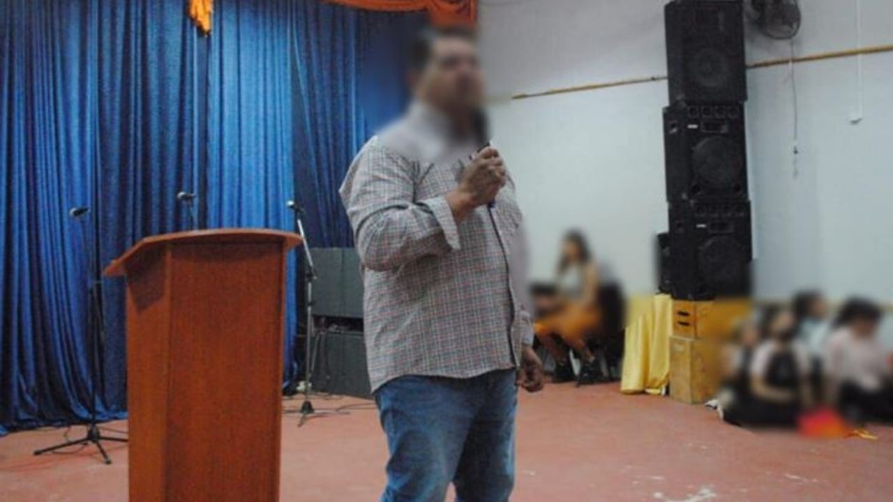 Cae pastor que abusó de menor durante tres años; papá de la víctima encontró estos mensajes en WhatsApp