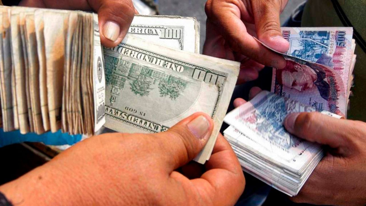 Empleo de reservas internacionales aumentará deuda y nivel inflacionario, estiman expertos