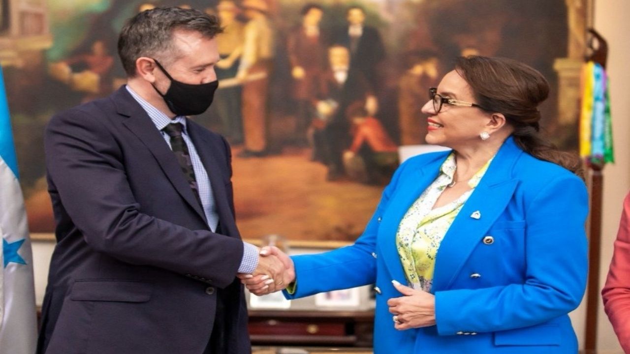 Xiomara Castro recibe a la misión exploratoria para la instalación de la CICIH