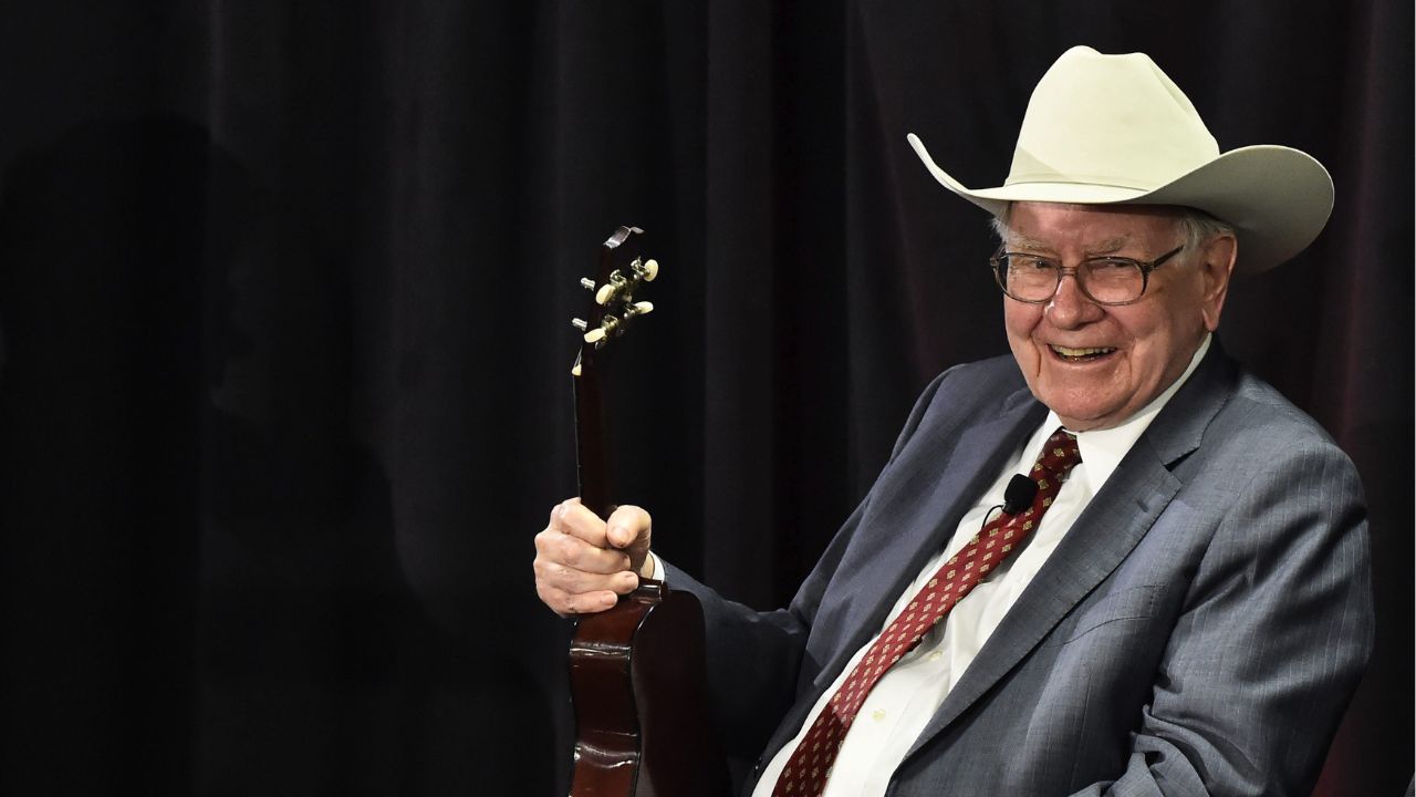 Una persona paga 19 millones de dólares en subasta para almorzar con Buffett