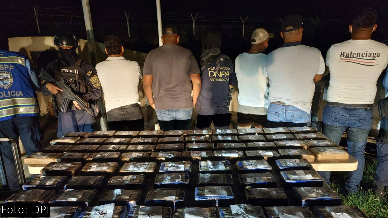 Capturan a cinco hombres en posesión de 69 kilos de supuesta cocaína en Atlántida