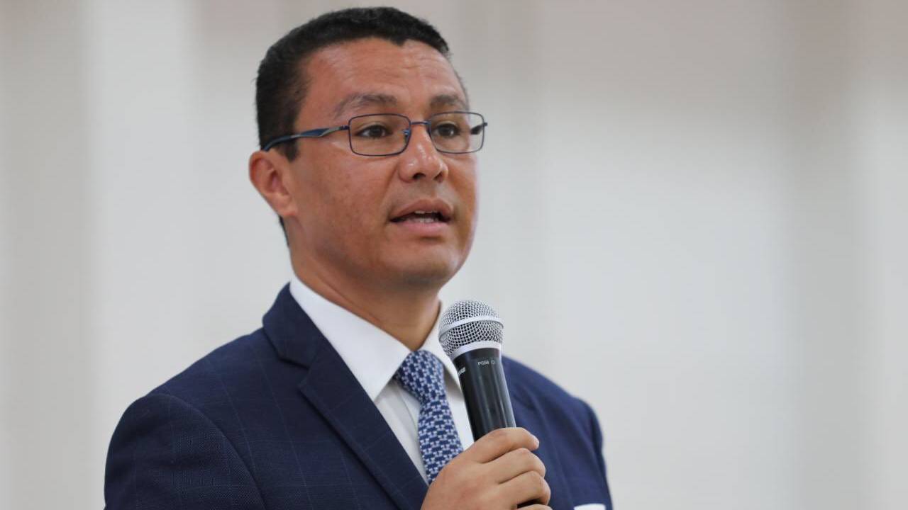 Ebal Díaz habría desviado cientos millones de lempiras en proyecto casas contenedores tras Eta y Iota