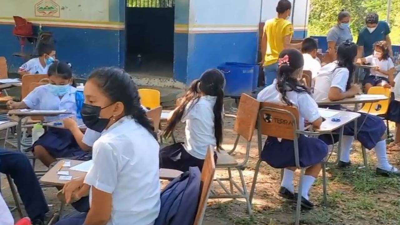 Sistema educativo de Honduras debería tener 3 millones de estudiantes, señala asesor de la ASJ