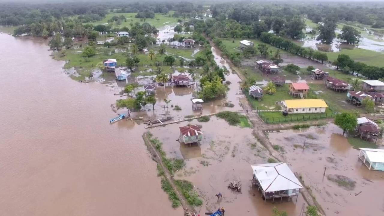 Lluvias inundan casi todo el municipio Ramón Villeda Morales, en Gracias a Dios