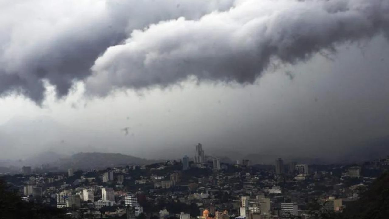 5 departamentos de Honduras serán azotados por fuertes lluvias generadas por circulación ciclónica que golpea a México