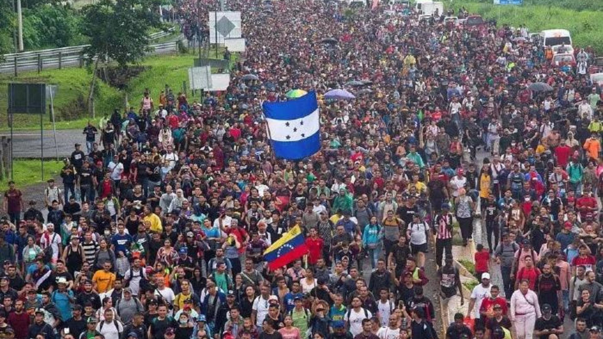Miles de migrantes protestan en el sur de México y amagan con nueva caravana