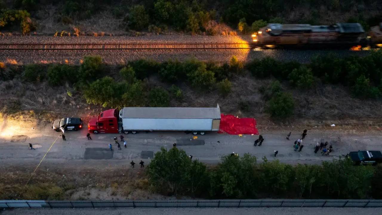 Lo nuevo sobre hallazgo de 50 migrantes muertos en un tráiler en San Antonio, Texas