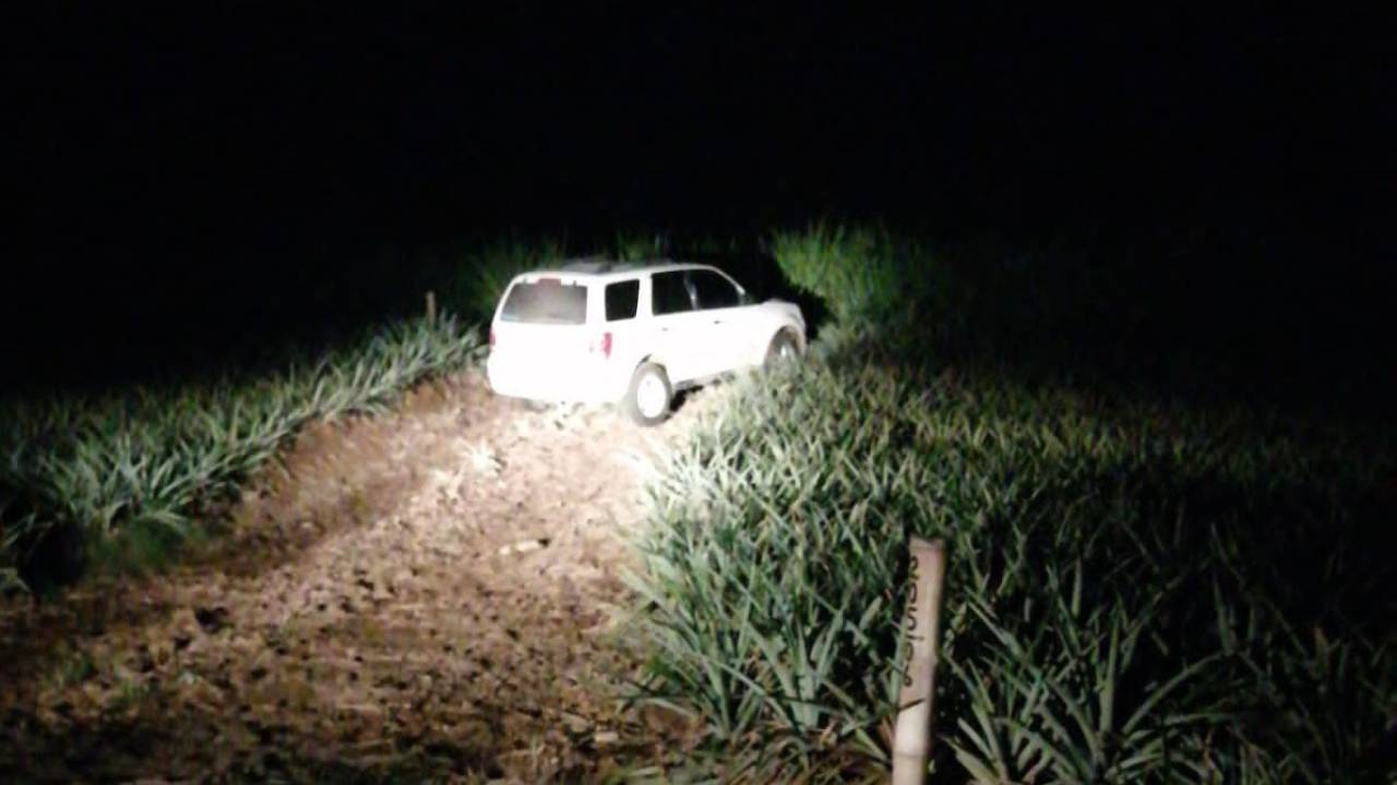 Conmovedor: Hallan a dos niñas junto a los cadáveres de sus padres en un vehículo en Atlántida