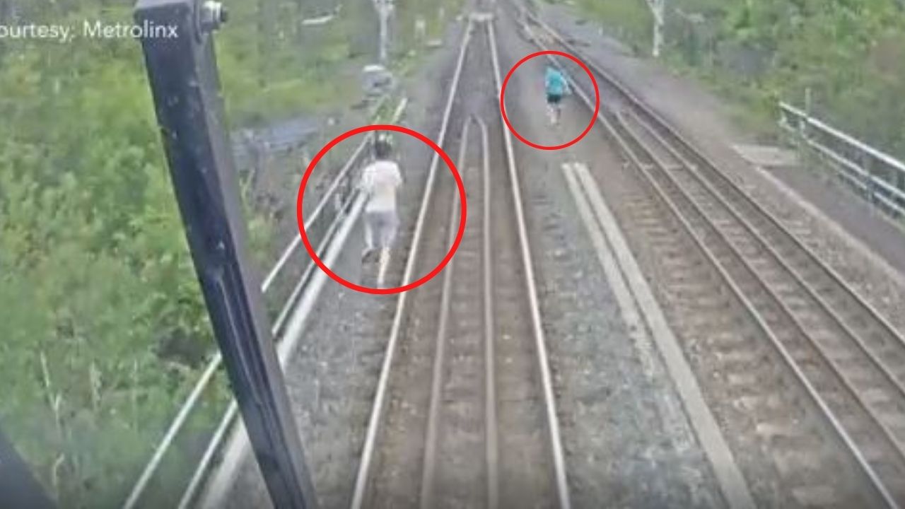 ¡Impactante vídeo! Dos niños se salvan de morir arrollados por un tren