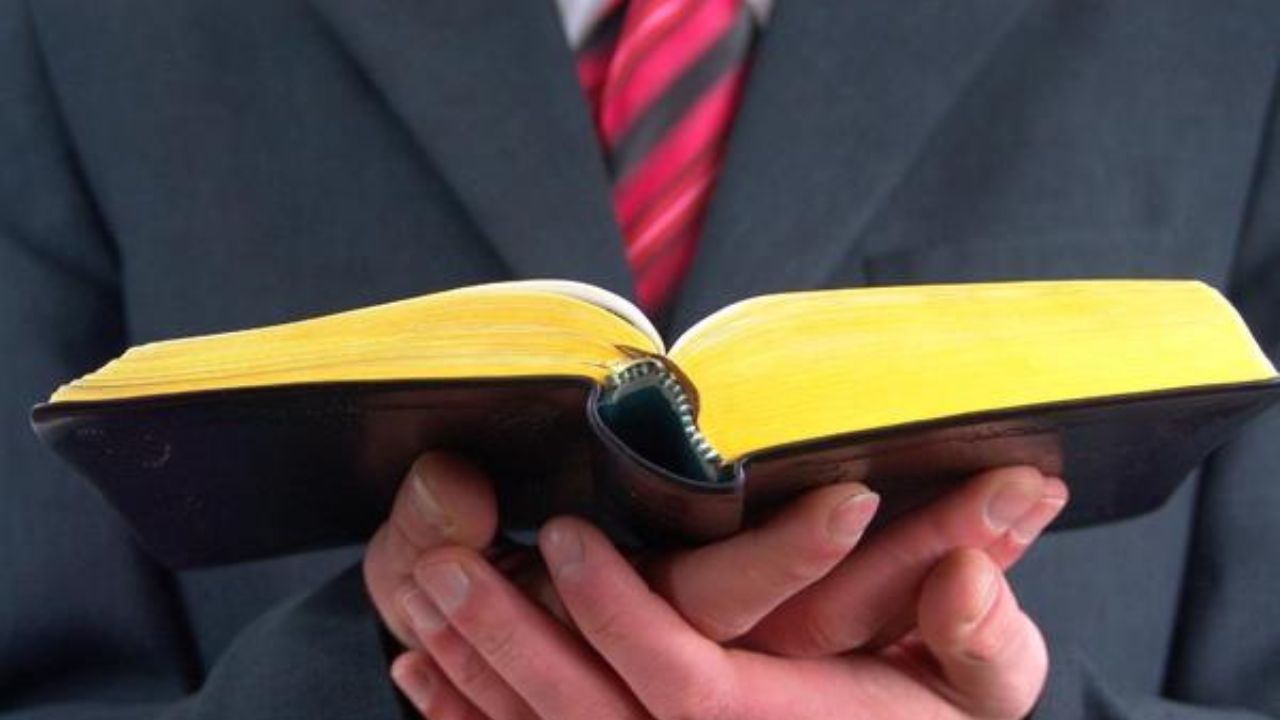Pastor hondureño causa polémica con ejemplo que dará a su hijo de 4 años si se quiere 'vestir de princesa'