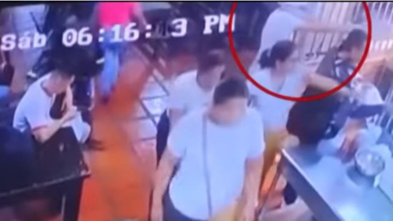 Sicario ingresa a restaurante y dispara fríamente contra empleado en Colombia